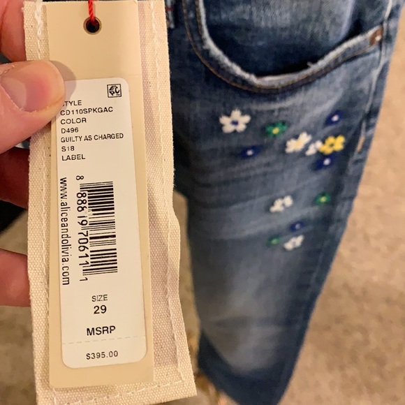 Alice and Olivia floral embroidered cropped jeans - Picture 5 of 9